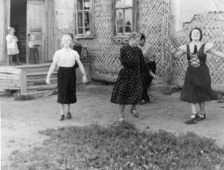   14  1957 .